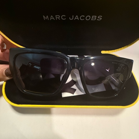 Marc Jacobs Dark Frame Sunglasses - Picture 3 of 6